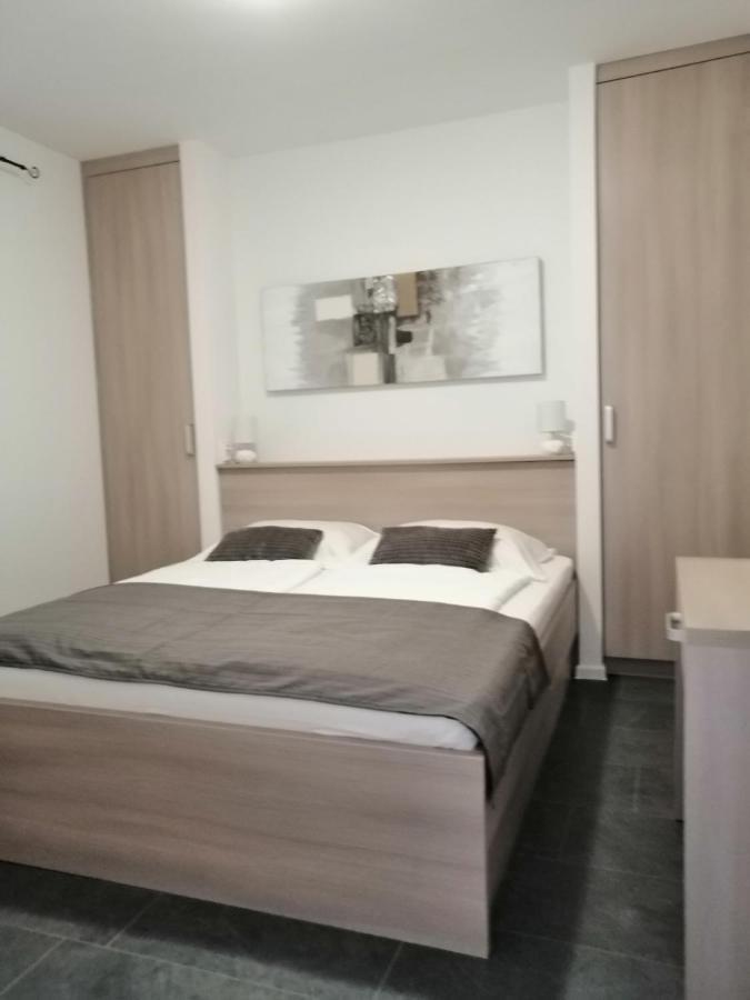 Apartments Simona โลปาร์ ภายนอก รูปภาพ