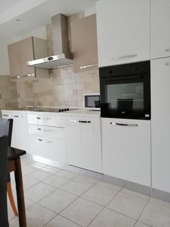Apartments Simona โลปาร์ ภายนอก รูปภาพ