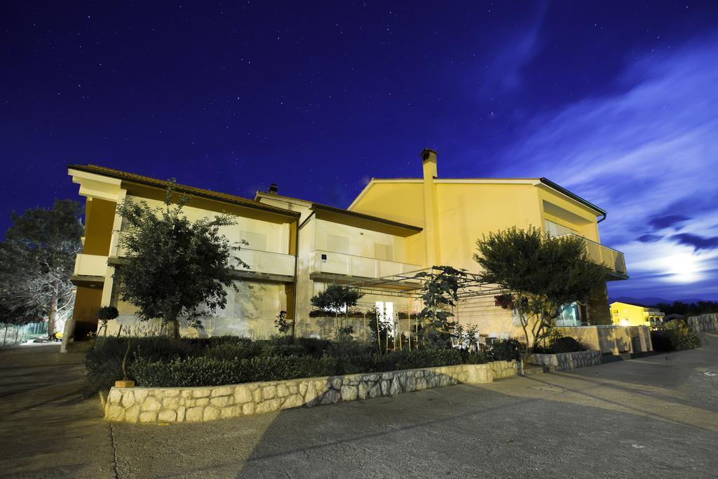 Apartments Simona โลปาร์ ภายนอก รูปภาพ