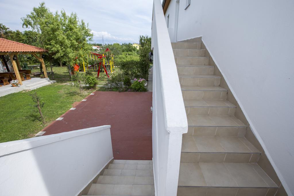 Apartments Simona โลปาร์ ภายนอก รูปภาพ