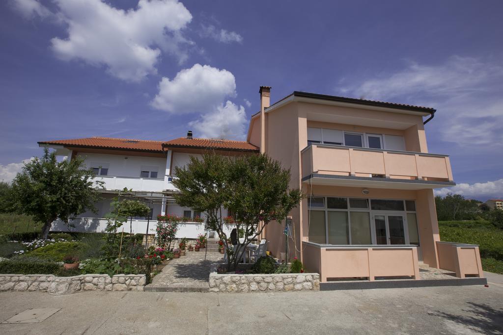 Apartments Simona โลปาร์ ภายนอก รูปภาพ