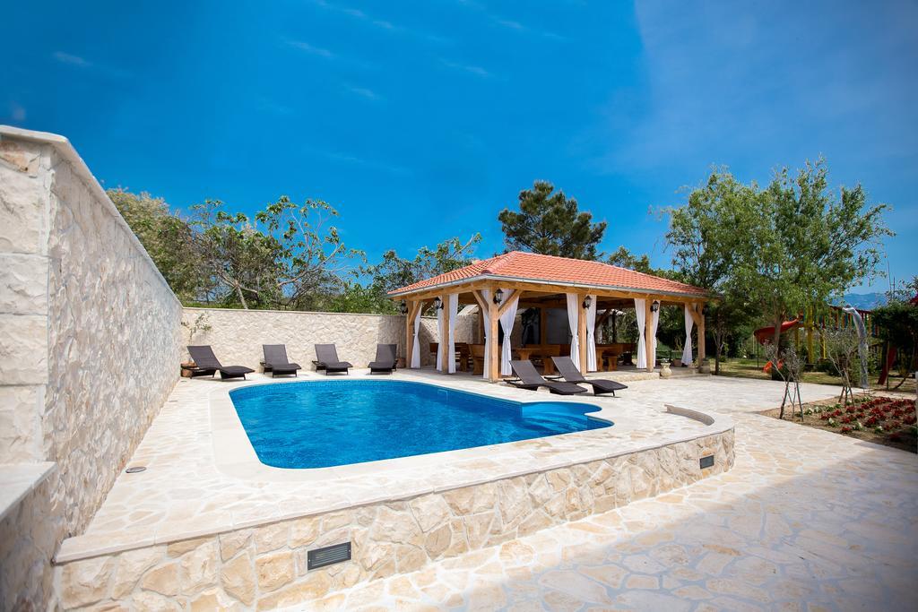 Apartments Simona โลปาร์ ภายนอก รูปภาพ