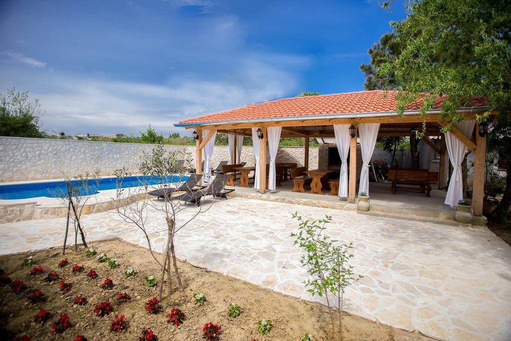 Apartments Simona โลปาร์ ภายนอก รูปภาพ
